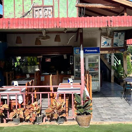 Somphamit Guesthouse Ban Khon Exterior foto