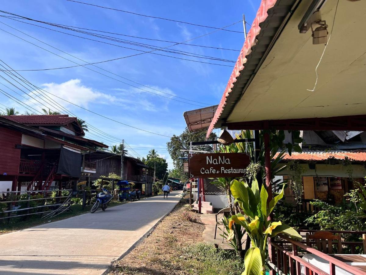 Somphamit Guesthouse Ban Khon Exterior foto