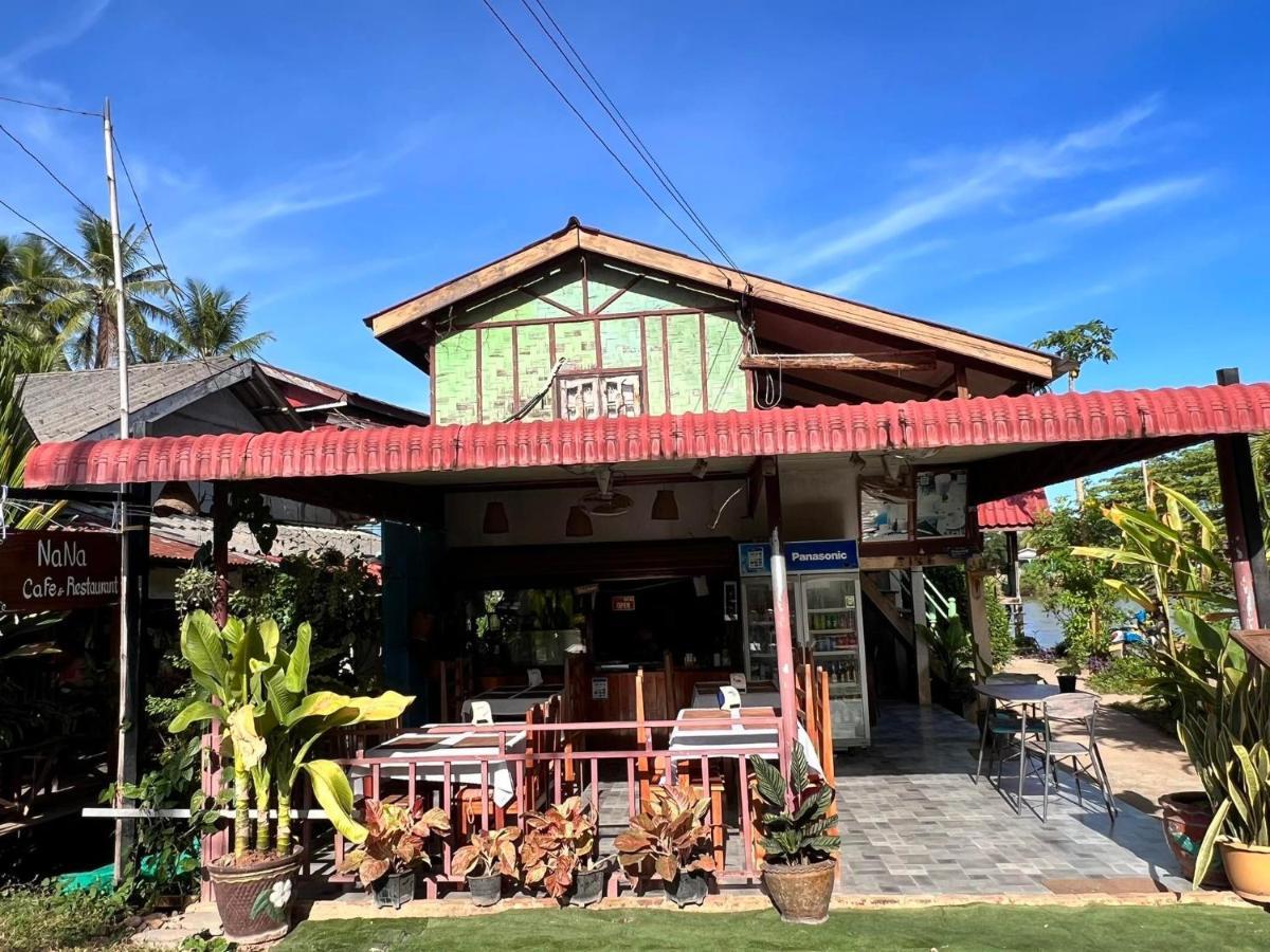 Somphamit Guesthouse Ban Khon Exterior foto