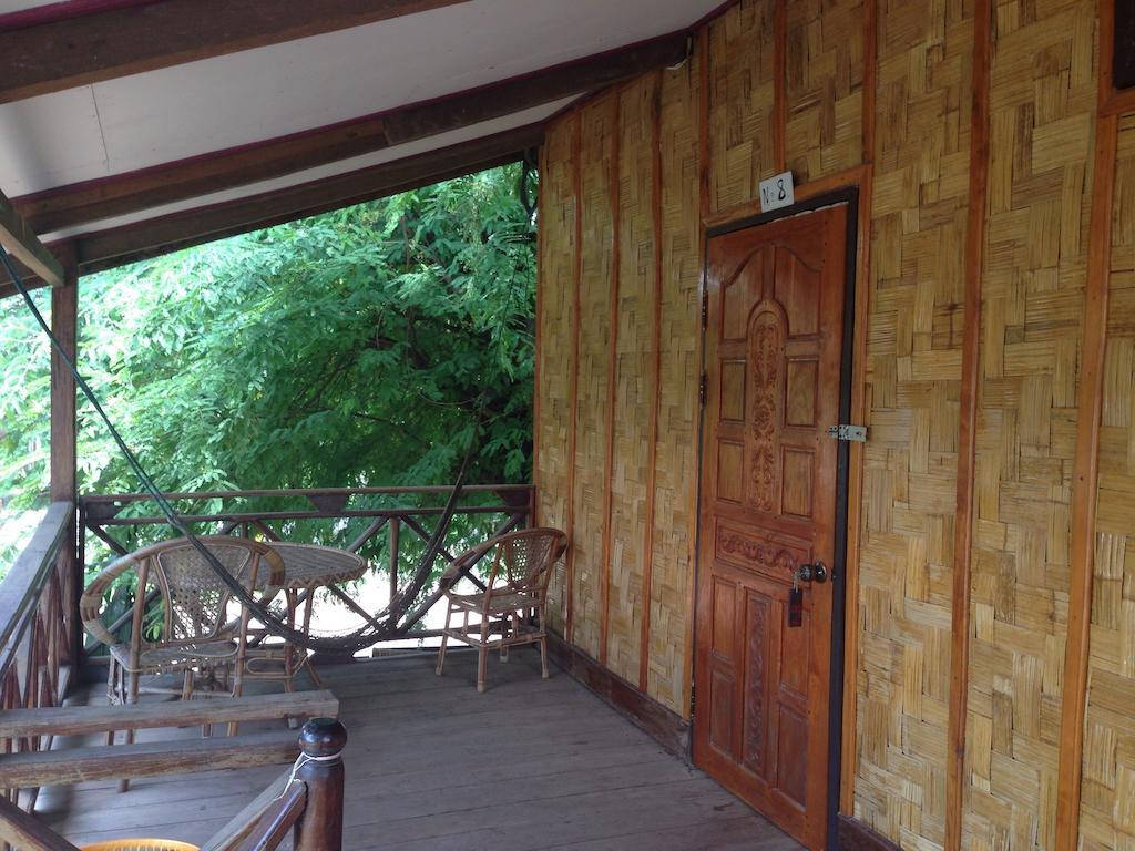 Somphamit Guesthouse Ban Khon Exterior foto