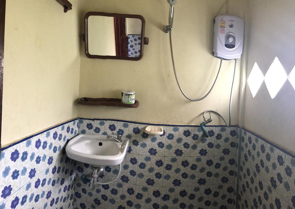 Somphamit Guesthouse Ban Khon Exterior foto