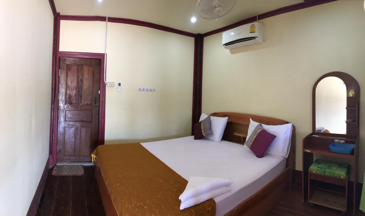Somphamit Guesthouse Ban Khon Exterior foto