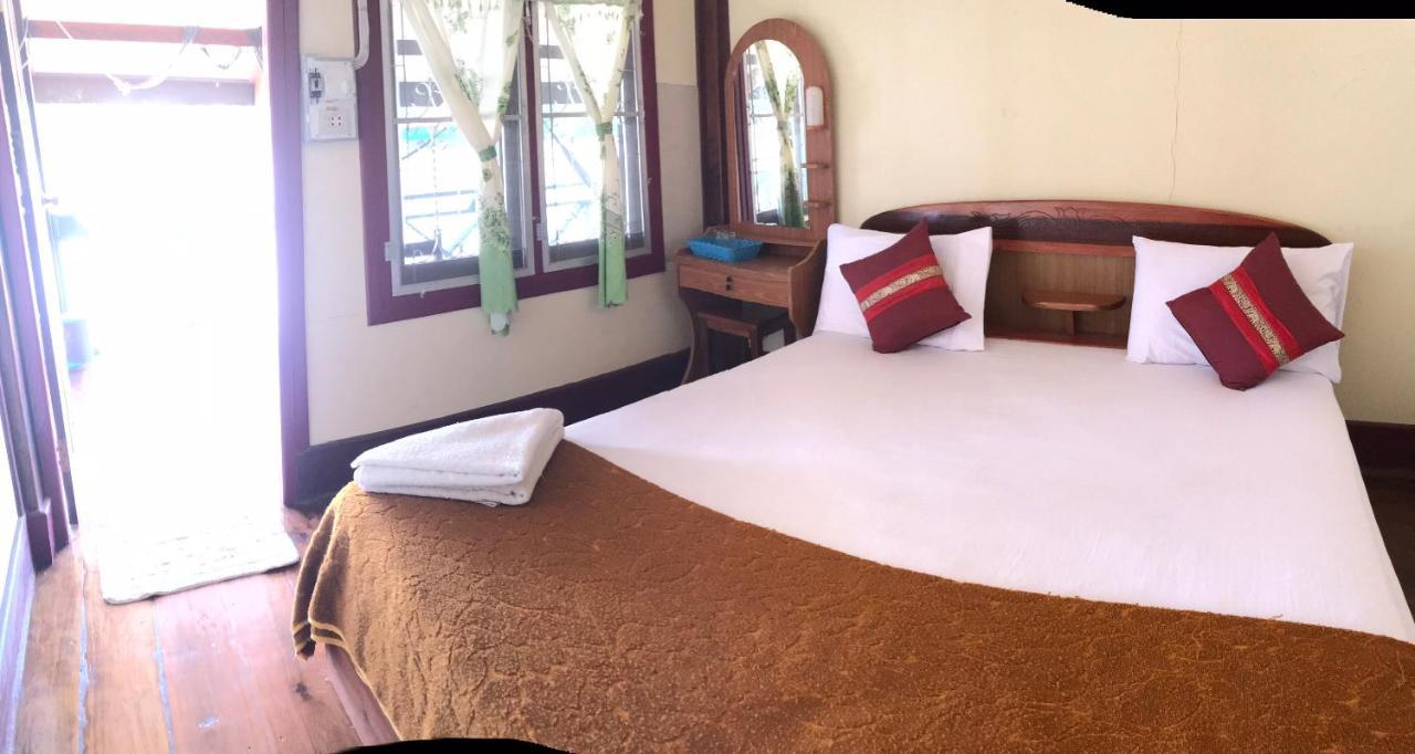Somphamit Guesthouse Ban Khon Exterior foto
