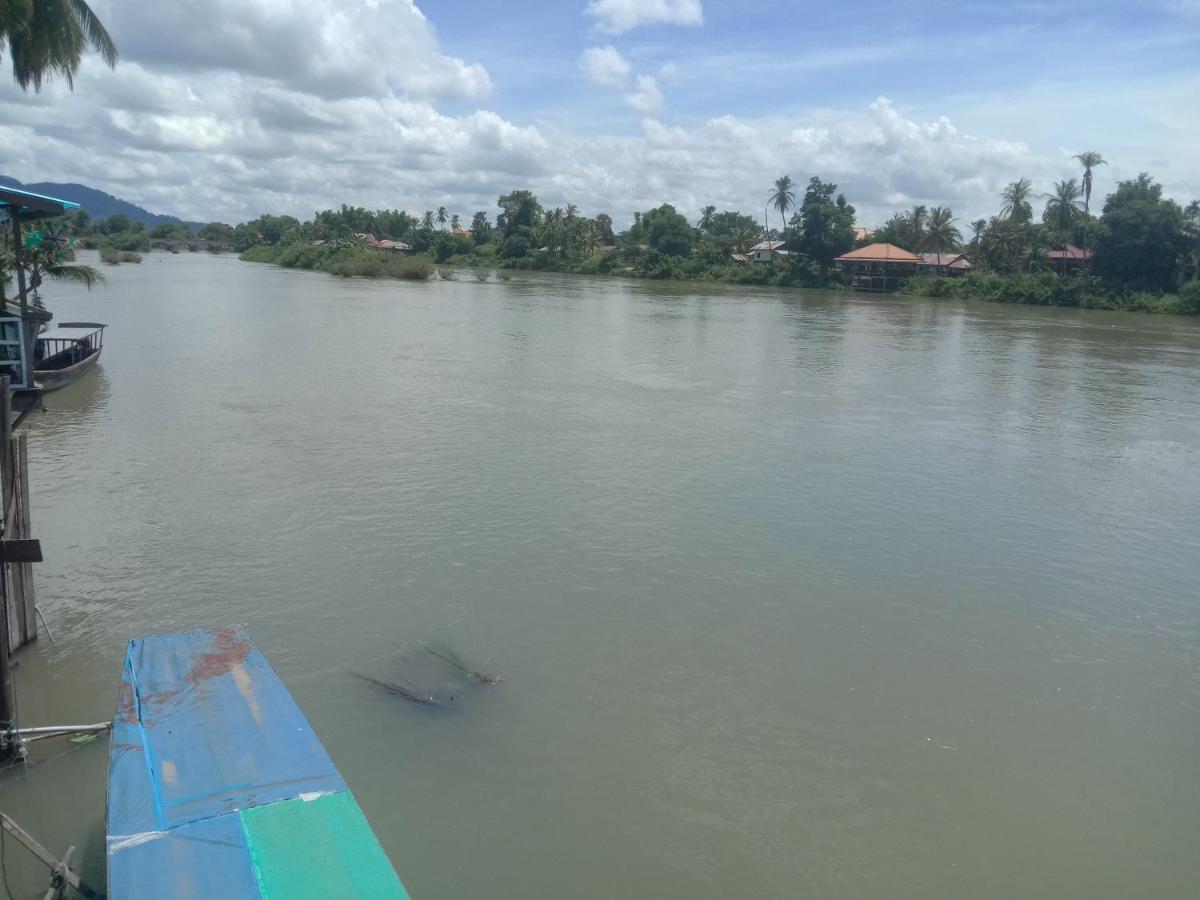 Somphamit Guesthouse Ban Khon Exterior foto